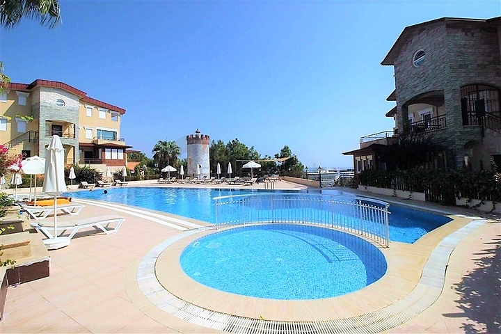 مع تراس - شقة غرفتين وصالة - مفروشة - ضمن مجمع قريب من البحر - في افسلار / الانيا 