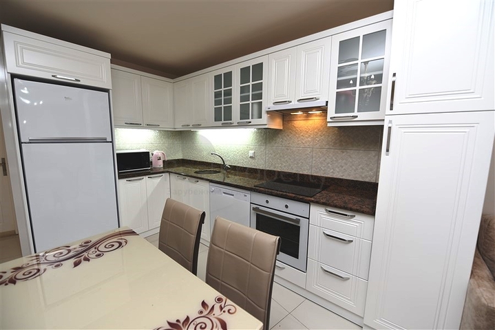 مع تراس - شقة غرفتين وصالة - مفروشة - ضمن مجمع قريب من البحر - في افسلار / الانيا 