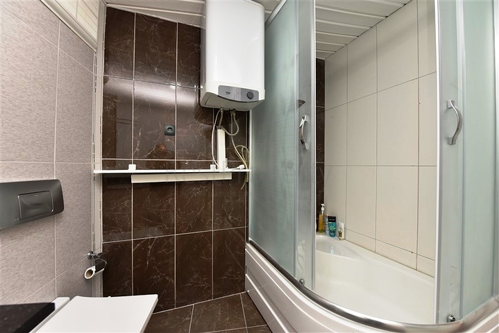 مع تراس - شقة غرفتين وصالة - مفروشة - ضمن مجمع قريب من البحر - في افسلار / الانيا 