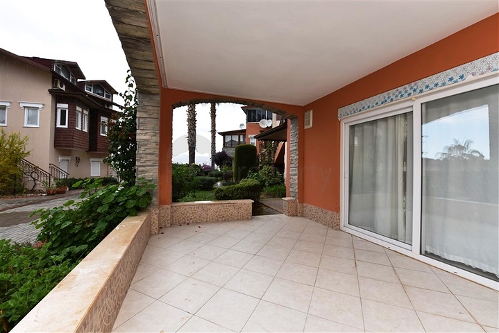 مع تراس - شقة غرفتين وصالة - مفروشة - ضمن مجمع قريب من البحر - في افسلار / الانيا 