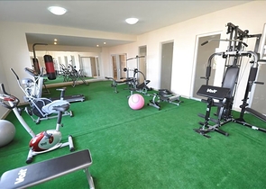 مع تراس - شقة غرفتين وصالة - مفروشة - ضمن مجمع قريب من البحر - في افسلار / الانيا 