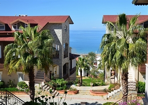 مع تراس - شقة غرفتين وصالة - مفروشة - ضمن مجمع قريب من البحر - في افسلار / الانيا 