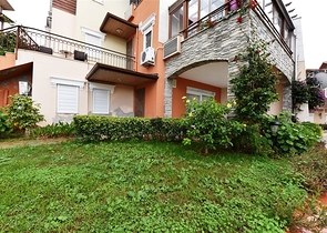 مع تراس - شقة غرفتين وصالة - مفروشة - ضمن مجمع قريب من البحر - في افسلار / الانيا 