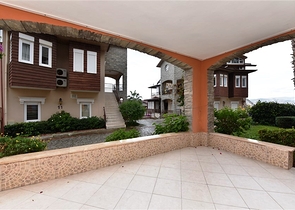 مع تراس - شقة غرفتين وصالة - مفروشة - ضمن مجمع قريب من البحر - في افسلار / الانيا 