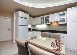 مع تراس - شقة غرفتين وصالة - مفروشة - ضمن مجمع قريب من البحر - في افسلار / الانيا 