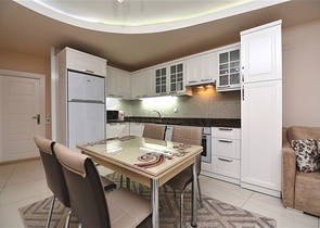 مع تراس - شقة غرفتين وصالة - مفروشة - ضمن مجمع قريب من البحر - في افسلار / الانيا 