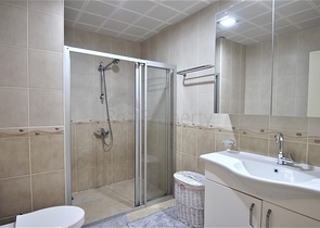 على مسافة 100 م من البحر - شقة غرفتين وصالة -ضمن مجمع سكني -في مهموتلار / الانيا 