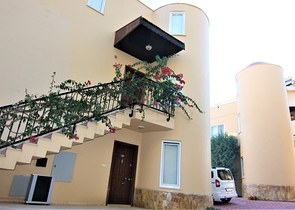 ضمن مجمع 5 نجوم - شقة غرفة وصالة - اطلالة مفتوحة - في كارجي جاك / الانيا 