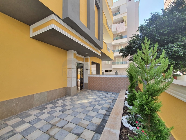 ضمن بناء جديد - شقة غرفة وصالة - واسعة - قريبة من البحر - في مهموتلار / الانيا 