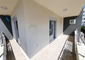 ضمن بناء جديد - شقة غرفة وصالة - واسعة - قريبة من البحر - في مهموتلار / الانيا 