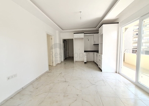 ضمن بناء جديد - شقة غرفة وصالة - واسعة - قريبة من البحر - في مهموتلار / الانيا 