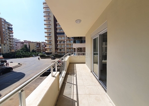 ضمن بناء جديد - شقة غرفة وصالة - واسعة - قريبة من البحر - في مهموتلار / الانيا 