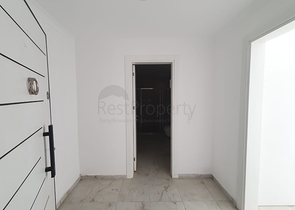 ضمن بناء جديد - شقة غرفة وصالة - واسعة - قريبة من البحر - في مهموتلار / الانيا 