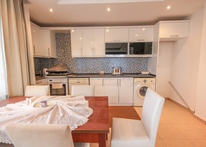 تراس واسع - دوبلكس غرفتين وصالة - مفروشة -في مهموتلار / الانيا 