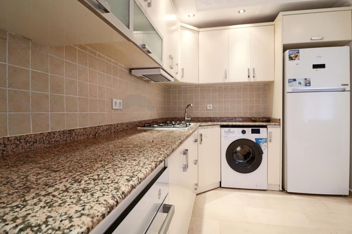 شقة مؤثثة - من تصميم غرفتين وصالة - في مهموتلار / الانيا 