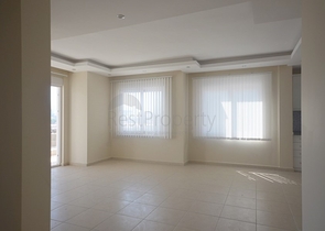 شقة غرفة وصالة - قريبة من البازار - في مهموتلار / الانيا 