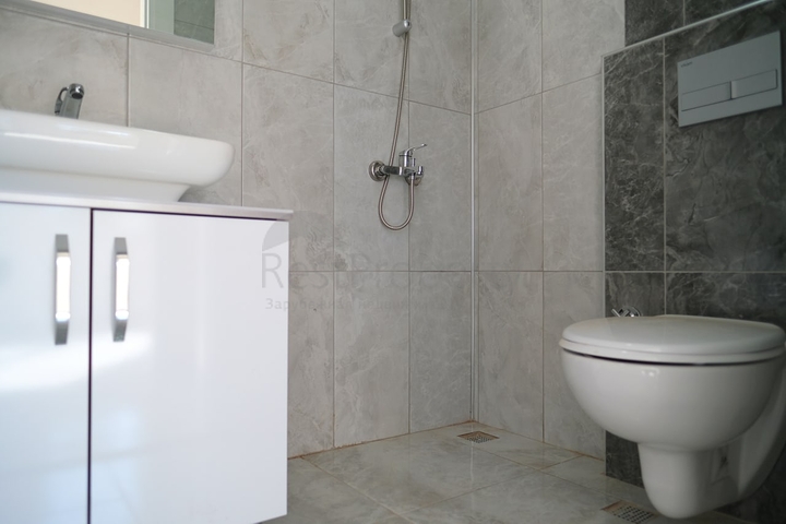 شقق قريبة من البحر - باسعار مناسبة - تصميم 1+1 - في مهموتلار / الانيا 