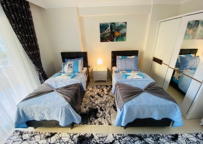 شقة مؤثثة - تصميم غرفتين وصالة - في منطقة مهموتلار الحيوية / مدينة الانيا 