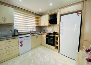 شقة مؤثثة - تصميم غرفتين وصالة - في منطقة مهموتلار الحيوية / مدينة الانيا 