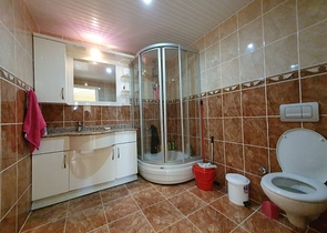 شقة 2 غرفة وصالة - قريب من الخدمات - في مهموتلار / الانيا 