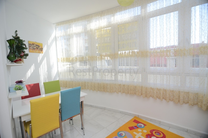 بسعر اقتصادي - شقة غرفة وصالة مع بالكون مغلق - مؤثثة -ضمن مجمع في مهموتلار / الانيا 