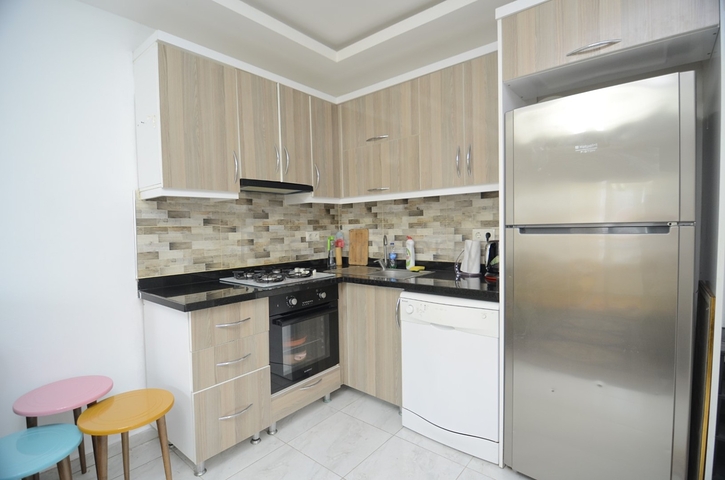 بسعر اقتصادي - شقة غرفة وصالة مع بالكون مغلق - مؤثثة -ضمن مجمع في مهموتلار / الانيا 