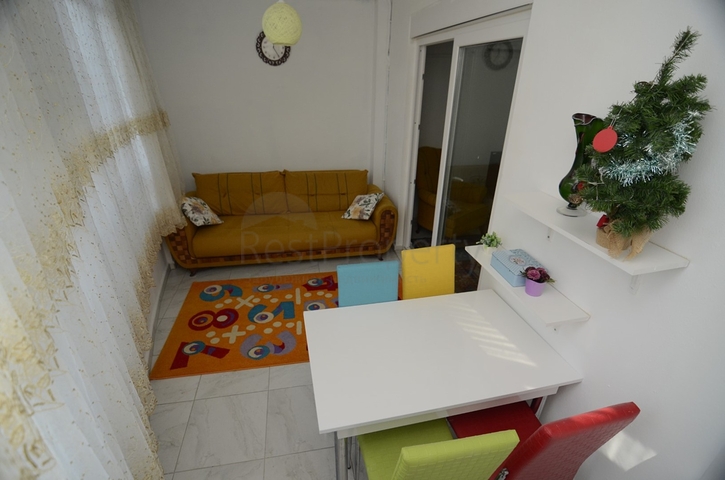 بسعر اقتصادي - شقة غرفة وصالة مع بالكون مغلق - مؤثثة -ضمن مجمع في مهموتلار / الانيا 