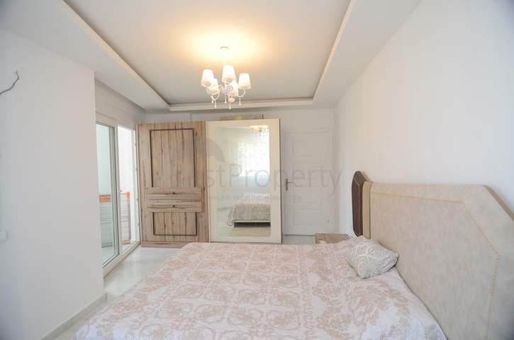 بسعر اقتصادي - شقة غرفة وصالة مع بالكون مغلق - مؤثثة -ضمن مجمع في مهموتلار / الانيا 