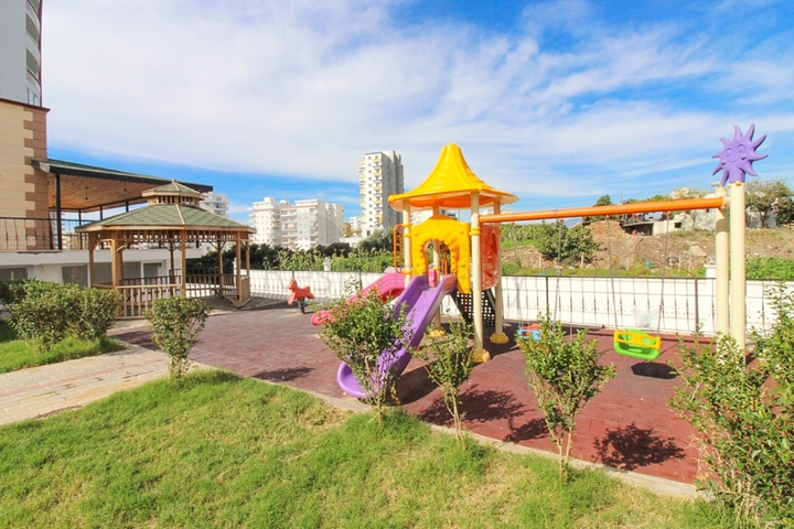 بسعر اقتصادي - شقة غرفة وصالة مع بالكون مغلق - مؤثثة -ضمن مجمع في مهموتلار / الانيا 