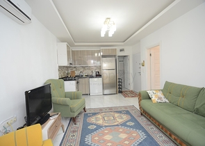 بسعر اقتصادي - شقة غرفة وصالة مع بالكون مغلق - مؤثثة -ضمن مجمع في مهموتلار / الانيا 