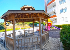 بسعر اقتصادي - شقة غرفة وصالة مع بالكون مغلق - مؤثثة -ضمن مجمع في مهموتلار / الانيا 