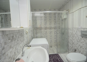 بسعر اقتصادي - شقة غرفة وصالة مع بالكون مغلق - مؤثثة -ضمن مجمع في مهموتلار / الانيا 