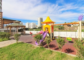 بسعر اقتصادي - شقة غرفة وصالة مع بالكون مغلق - مؤثثة -ضمن مجمع في مهموتلار / الانيا 