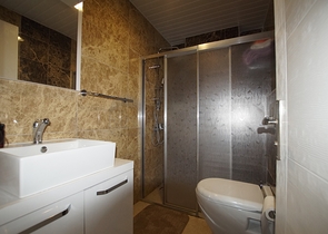 شقة انيقة - تصميم غرفتين وصالة - مع الاثاث - في مهموتلار / الانيا 