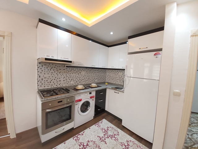 اثاث جديد - شقة غرفة وصالة - قريبة من البحر والاسواق -في مهموتلار / الانيا 