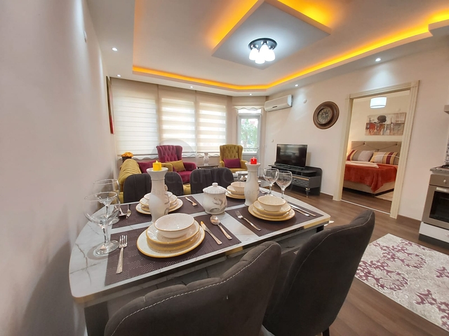 اثاث جديد - شقة غرفة وصالة - قريبة من البحر والاسواق -في مهموتلار / الانيا 