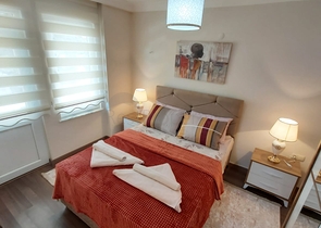 اثاث جديد - شقة غرفة وصالة - قريبة من البحر والاسواق -في مهموتلار / الانيا 