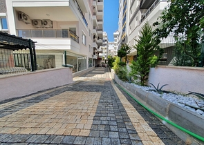 ضمن مجمع سكني حديث -شقة غرفتين وصالة مفروشة - في مهموتلار / الانيا 