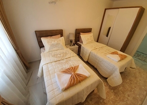 ضمن مجمع سكني حديث -شقة غرفتين وصالة مفروشة - في مهموتلار / الانيا 