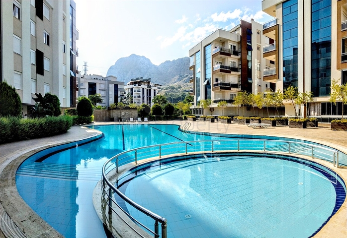 بنتهاوس من 3 غرف نوم في مجمع في كونيالتي أنطاليا