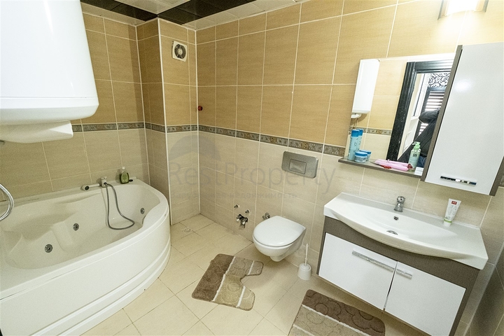 فيلا 4 + 1 في مجمع في منطقة كوندو لارا ، على بعد 10 دقائق من الشاطئ