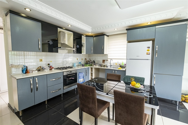 فيلا 4 + 1 في مجمع في منطقة كوندو لارا ، على بعد 10 دقائق من الشاطئ