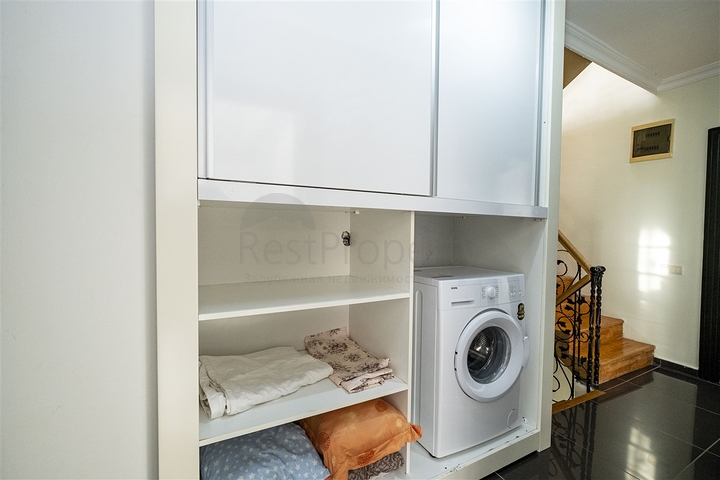 فيلا 4 + 1 في مجمع في منطقة كوندو لارا ، على بعد 10 دقائق من الشاطئ