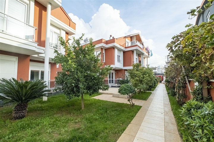 فيلا 4 + 1 في مجمع في منطقة كوندو لارا ، على بعد 10 دقائق من الشاطئ