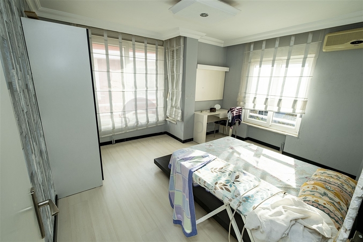 فيلا 4 + 1 في مجمع في منطقة كوندو لارا ، على بعد 10 دقائق من الشاطئ