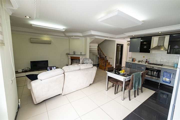 فيلا 4 + 1 في مجمع في منطقة كوندو لارا ، على بعد 10 دقائق من الشاطئ