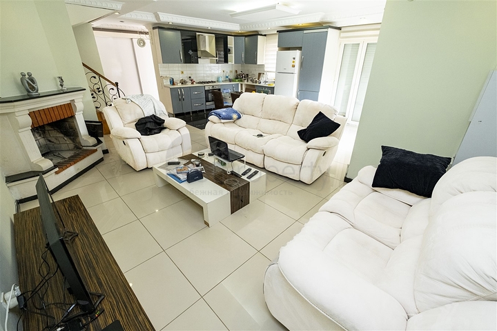 فيلا 4 + 1 في مجمع في منطقة كوندو لارا ، على بعد 10 دقائق من الشاطئ