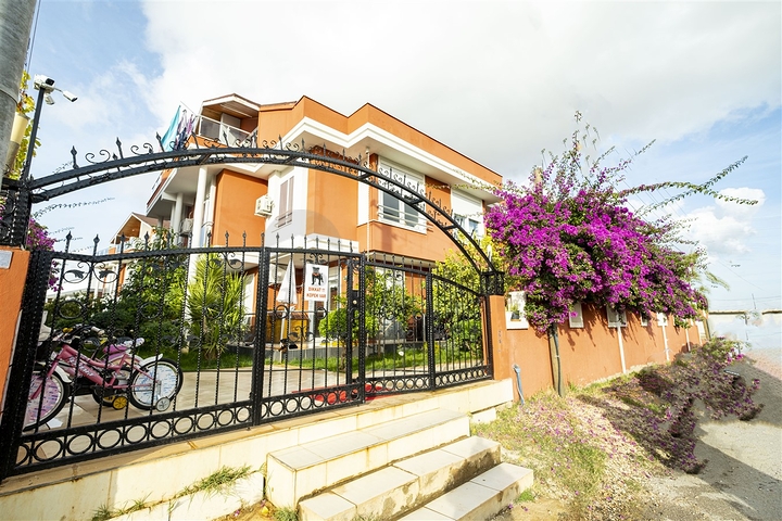 فيلا 4 + 1 في مجمع في منطقة كوندو لارا ، على بعد 10 دقائق من الشاطئ