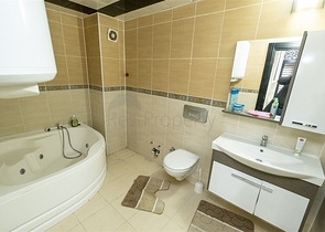 فيلا 4 + 1 في مجمع في منطقة كوندو لارا ، على بعد 10 دقائق من الشاطئ