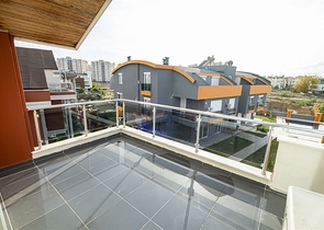 فيلا 4 + 1 في مجمع في منطقة كوندو لارا ، على بعد 10 دقائق من الشاطئ